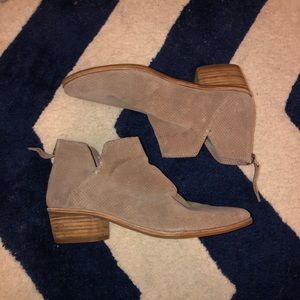 Dolce vida tan bootie